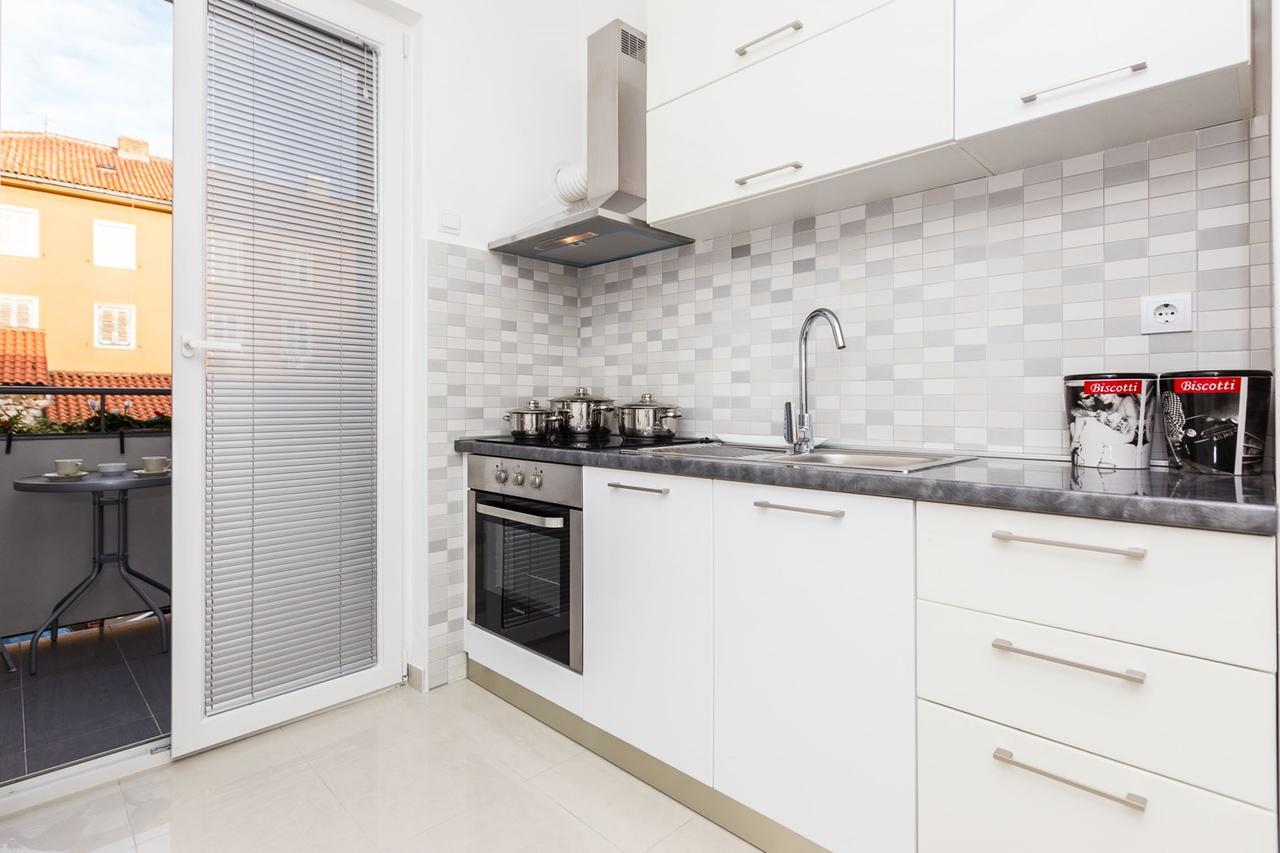 Fifi Apartment W. Parking In Old Town Zadar Exterior photo
